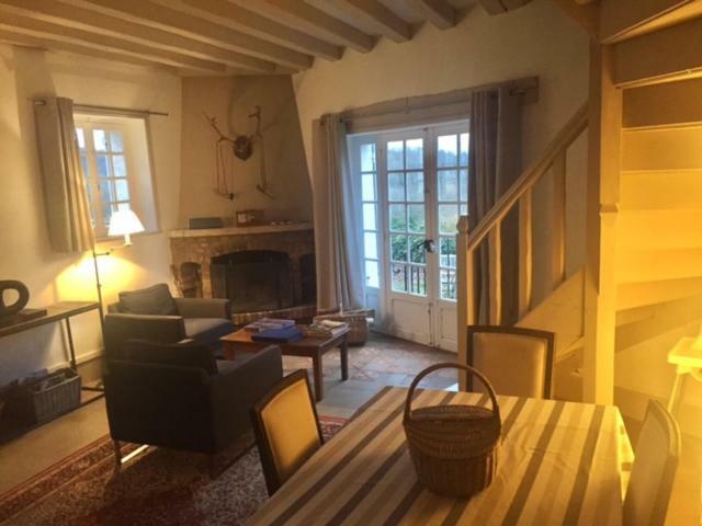Les Hautes Sources - Esprit De France Menilles Exterior photo